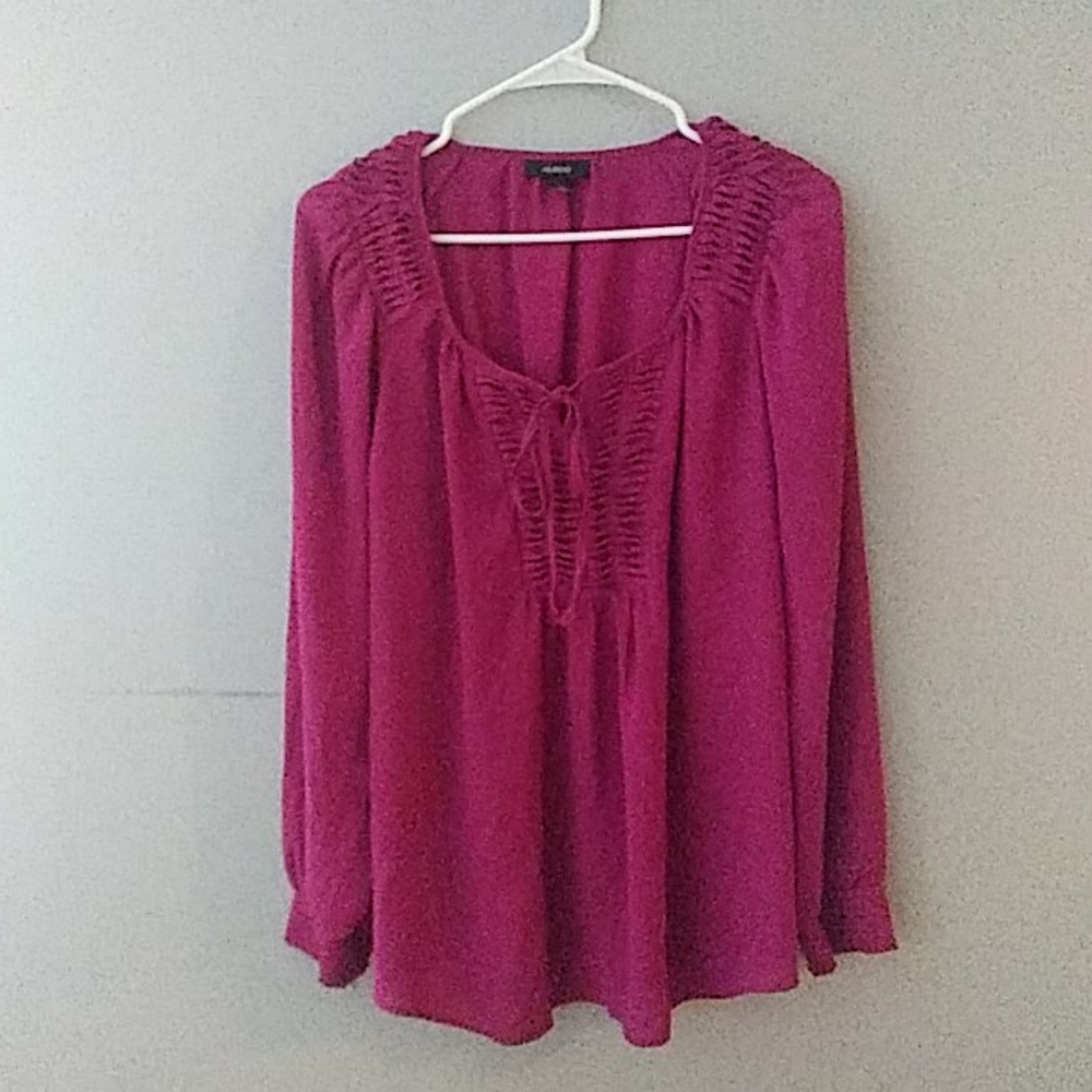 Fuchsia shirt with ruffles